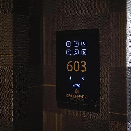 Park Penthouse & Pool - Heated Pool - 4* Μπάρι