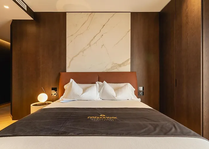 Park Penthouse & Pool - Heated Pool - Bed and Breakfast Μπάρι