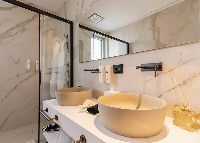 Park Penthouse & Pool - Heated Pool -