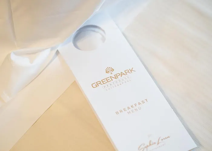 Park Penthouse & Pool - Heated Pool - 4* Μπάρι