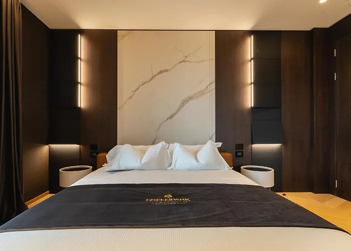 Park Penthouse & Pool - Heated Pool - 4* Μπάρι