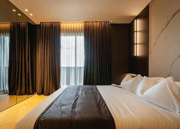 Park Penthouse & Pool - Heated Pool -