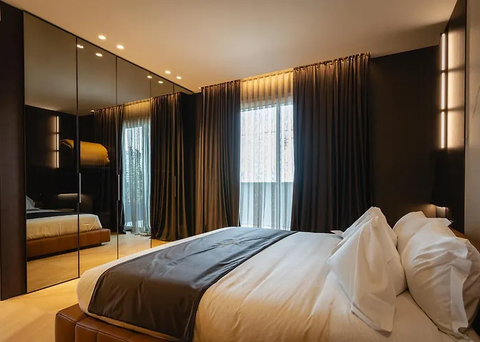 Park Penthouse & Pool - Heated Pool -