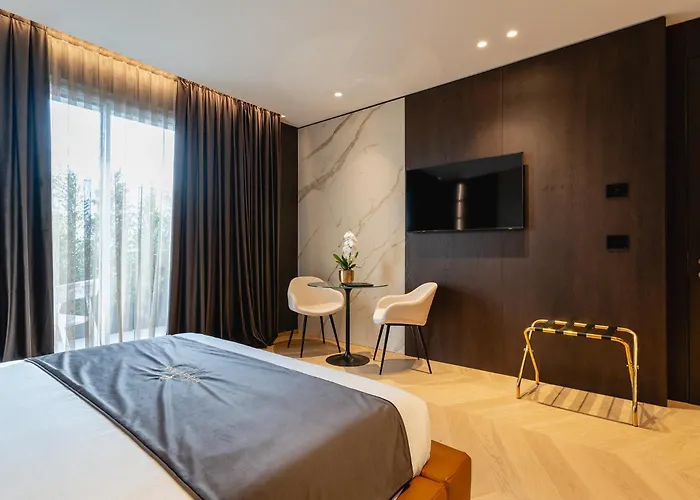 Park Penthouse & Pool - Heated Pool - Bed and Breakfast 4*