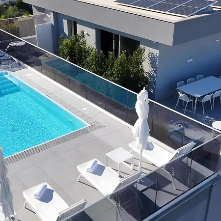 Park Penthouse & Pool - Heated Pool - בארי