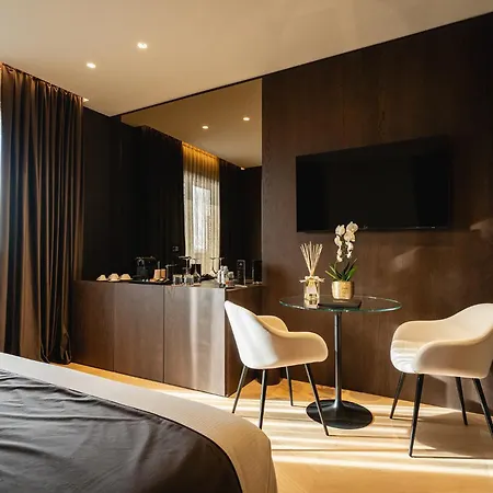 Park Penthouse & Pool - Heated Pool - Bed and Breakfast 4*