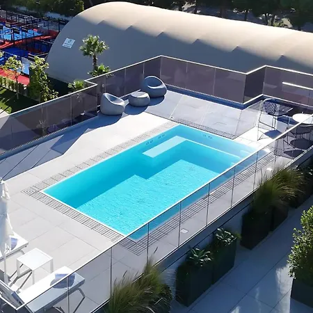 לינה וארוחת בוקר Park Penthouse & Pool - Heated Pool - 4*