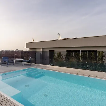 Park Penthouse & Pool - Heated Pool - Bed and Breakfast 4*