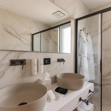 Park Penthouse & Pool - Heated Pool - Bed & Breakfast 4*