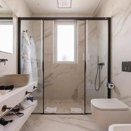 Park Penthouse & Pool - Heated Pool - Bari