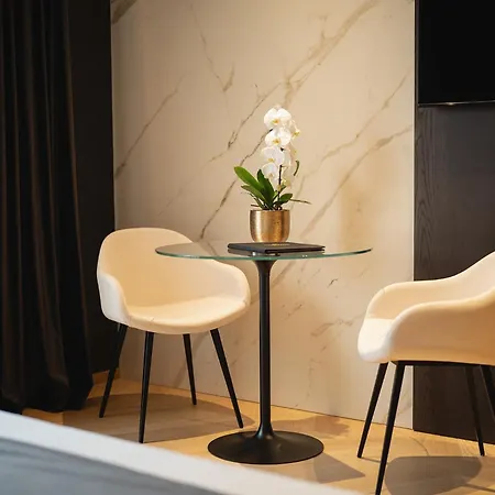 Park Penthouse & Pool - Heated Pool - Bed & Breakfast 4*