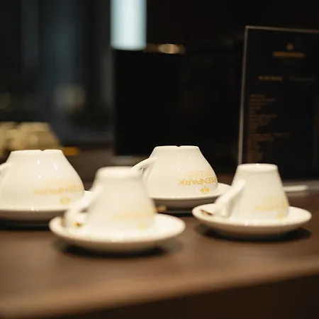 Bed and Breakfast Park Penthouse & Pool - Heated Pool -