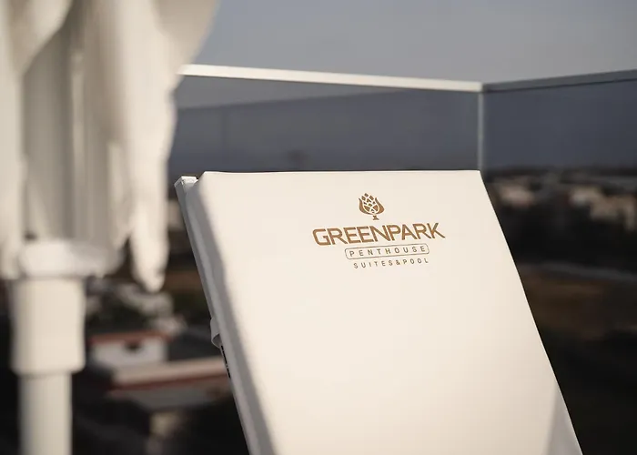 Park Penthouse & Pool - Heated Pool - Bed & Breakfast